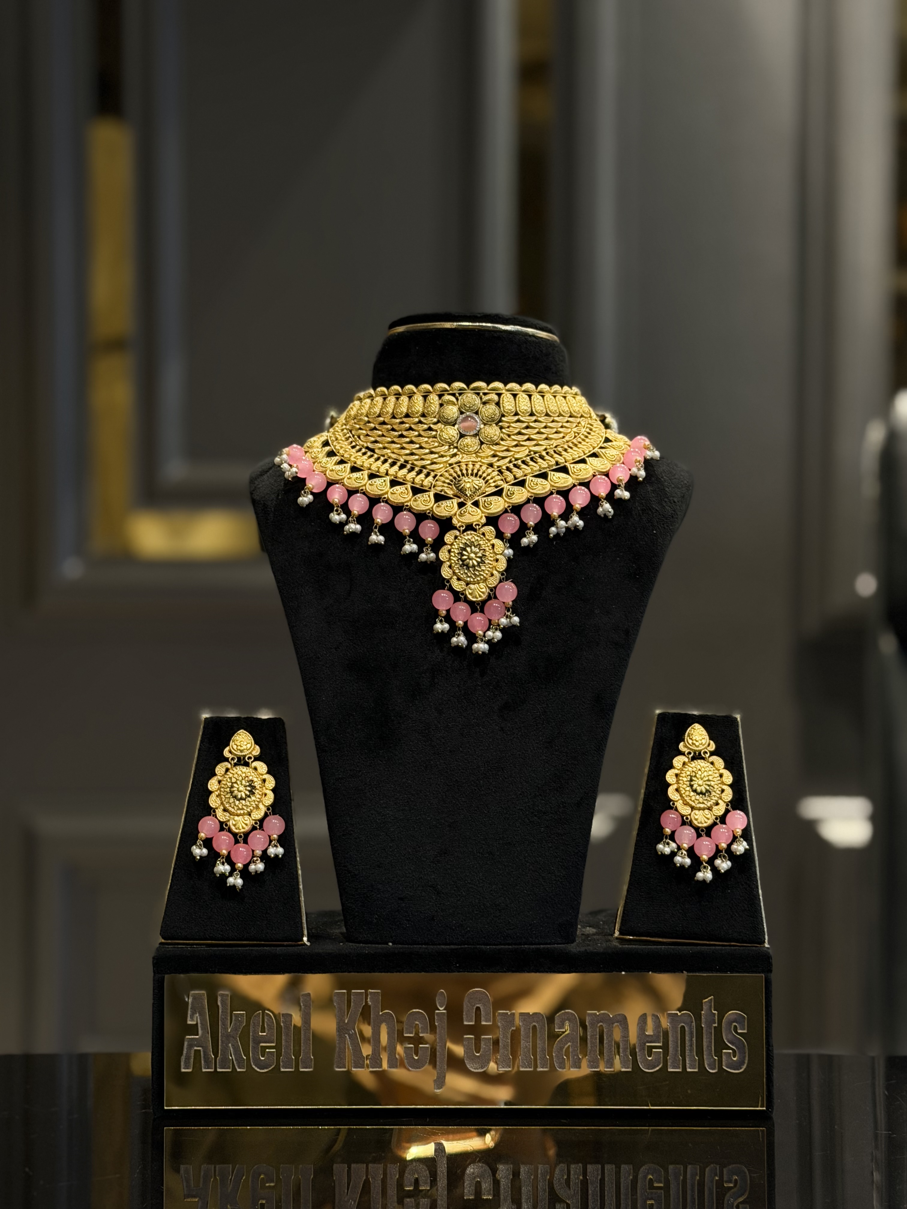 Royal Heritage Bridal Neck Haar – 18K Gold