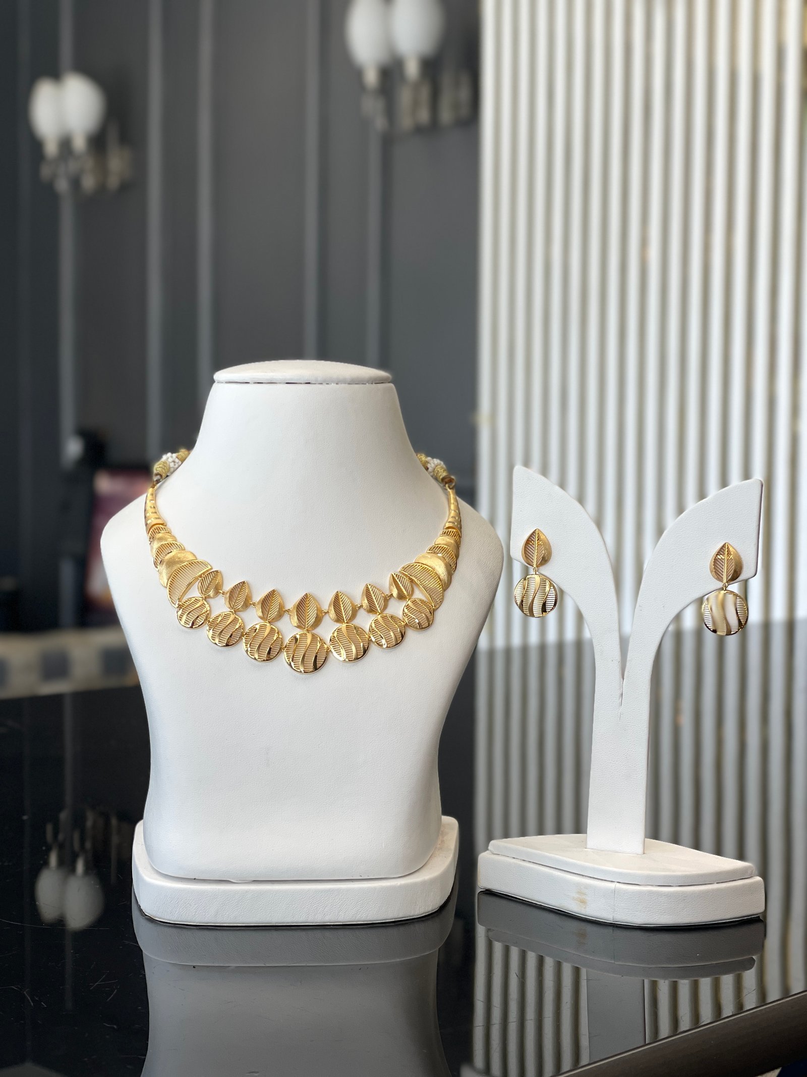 Latest Emerald Necklace Set