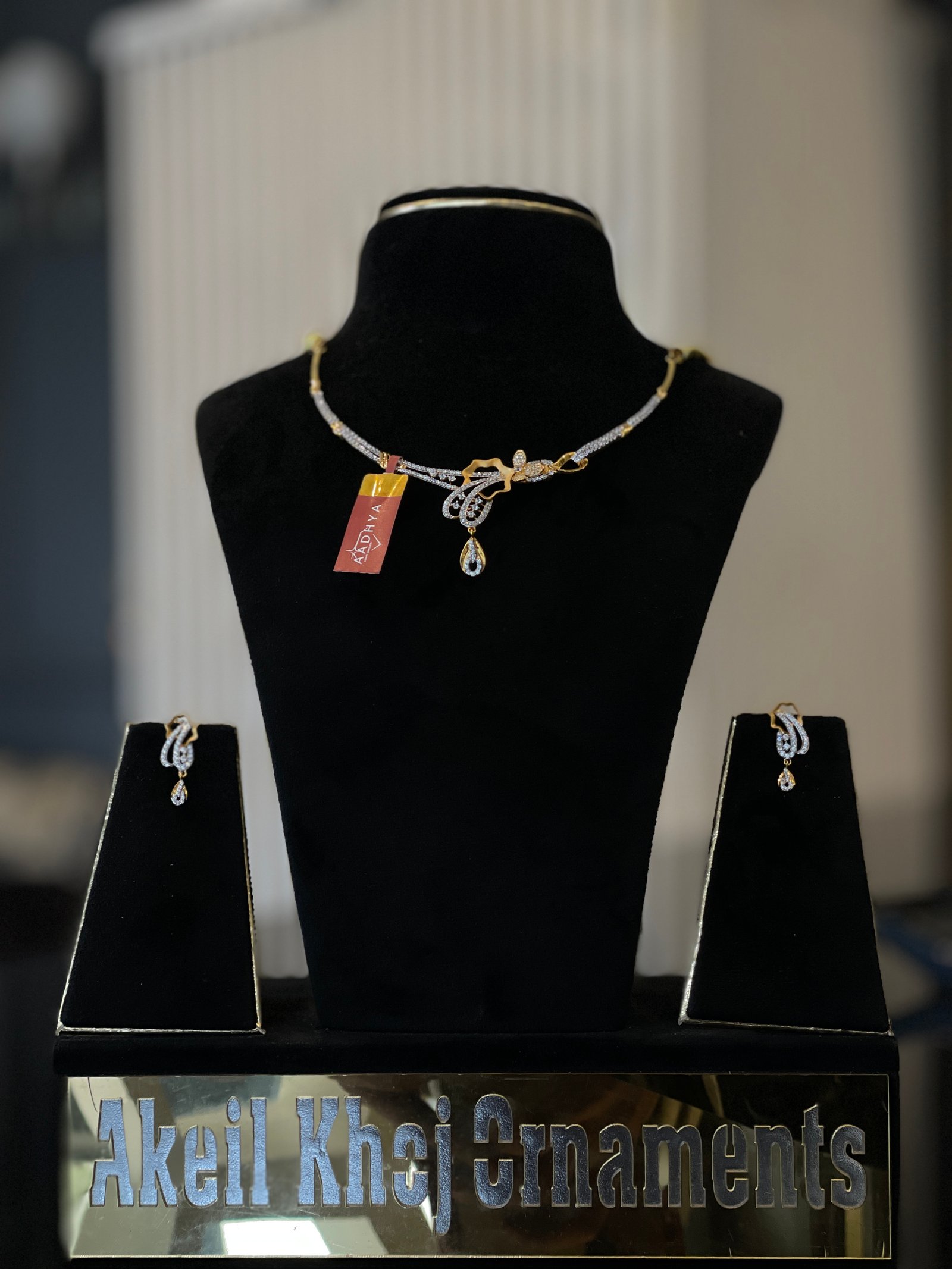 Elegant Signity Necklace Set
