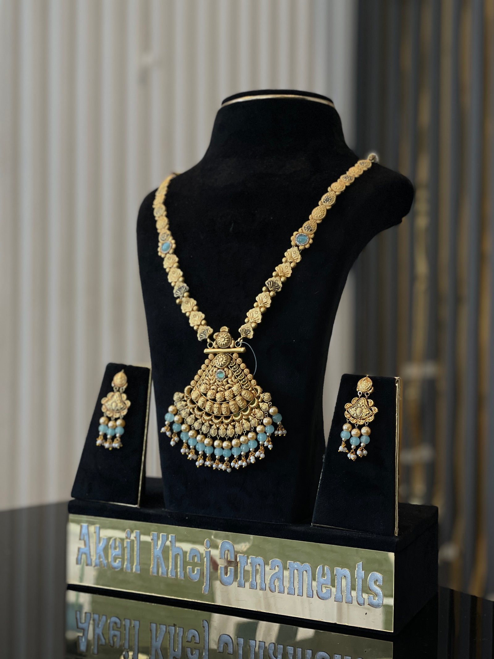 Elegant Traditional Gold-Tone Rani Haa